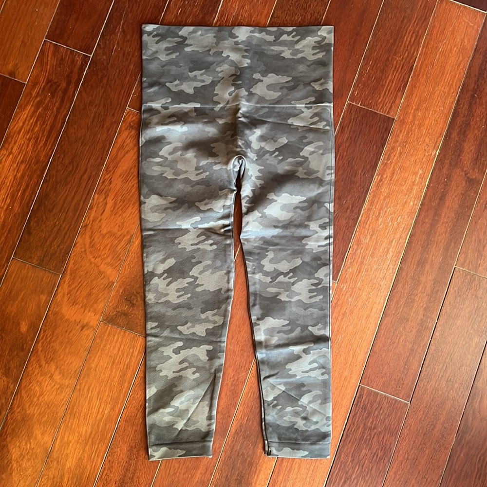 SPANX Look at‎ Me Now Seamless Cropped Leggings - Picture 10 of 10